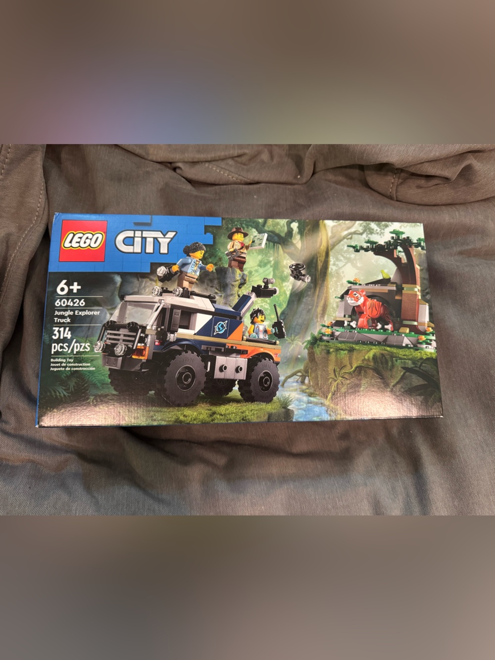 LEGO RETIRED City Jungle Explorer Off-Road Truck Playset NIB slightly damaged